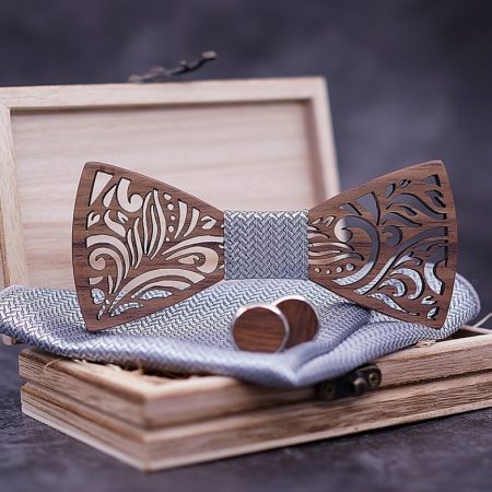 Reliéfny drevený set s krabičkou - drevený motýlik + vreckovka + manžety