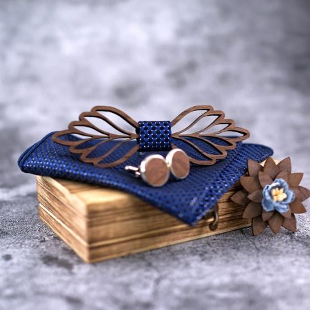 Vyrezávaný drevený set - motýlik + manžety + vreckovka + brošňa