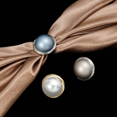 Prsteň na šatku a šál – Veľká biela perla so zlatým lemom